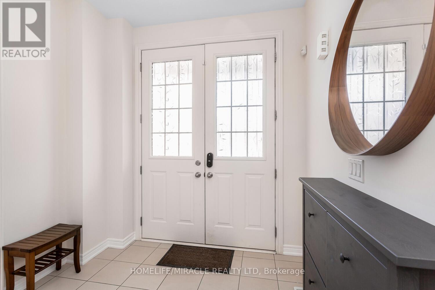 Photo 14 of 10 Elverton Crescent, Brampton ON