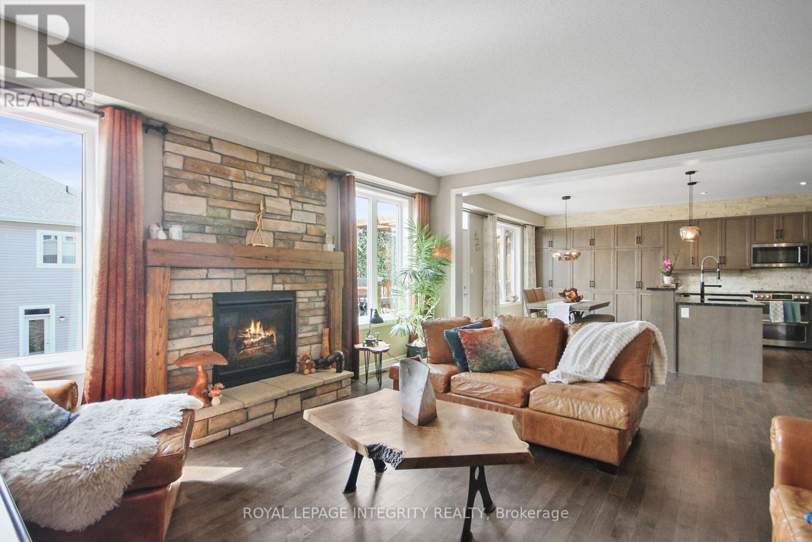 Photo 10 of 318 Everglade Way E, Ottawa ON