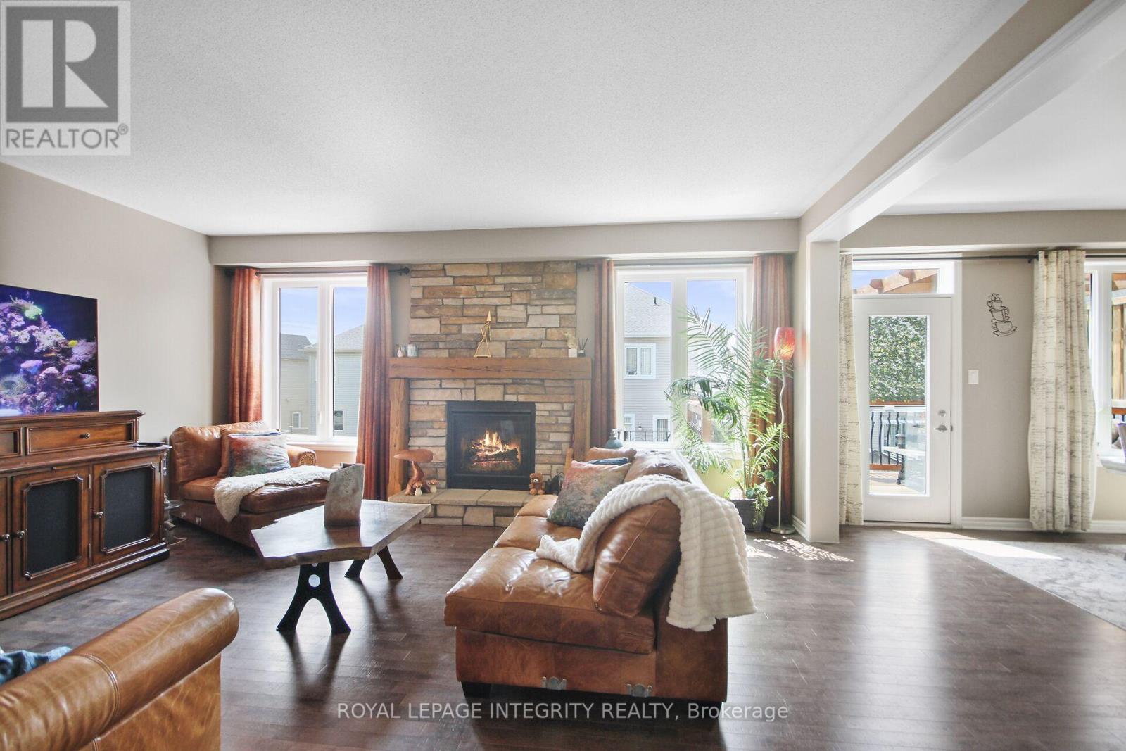 Photo 12 of 318 Everglade Way E, Ottawa ON