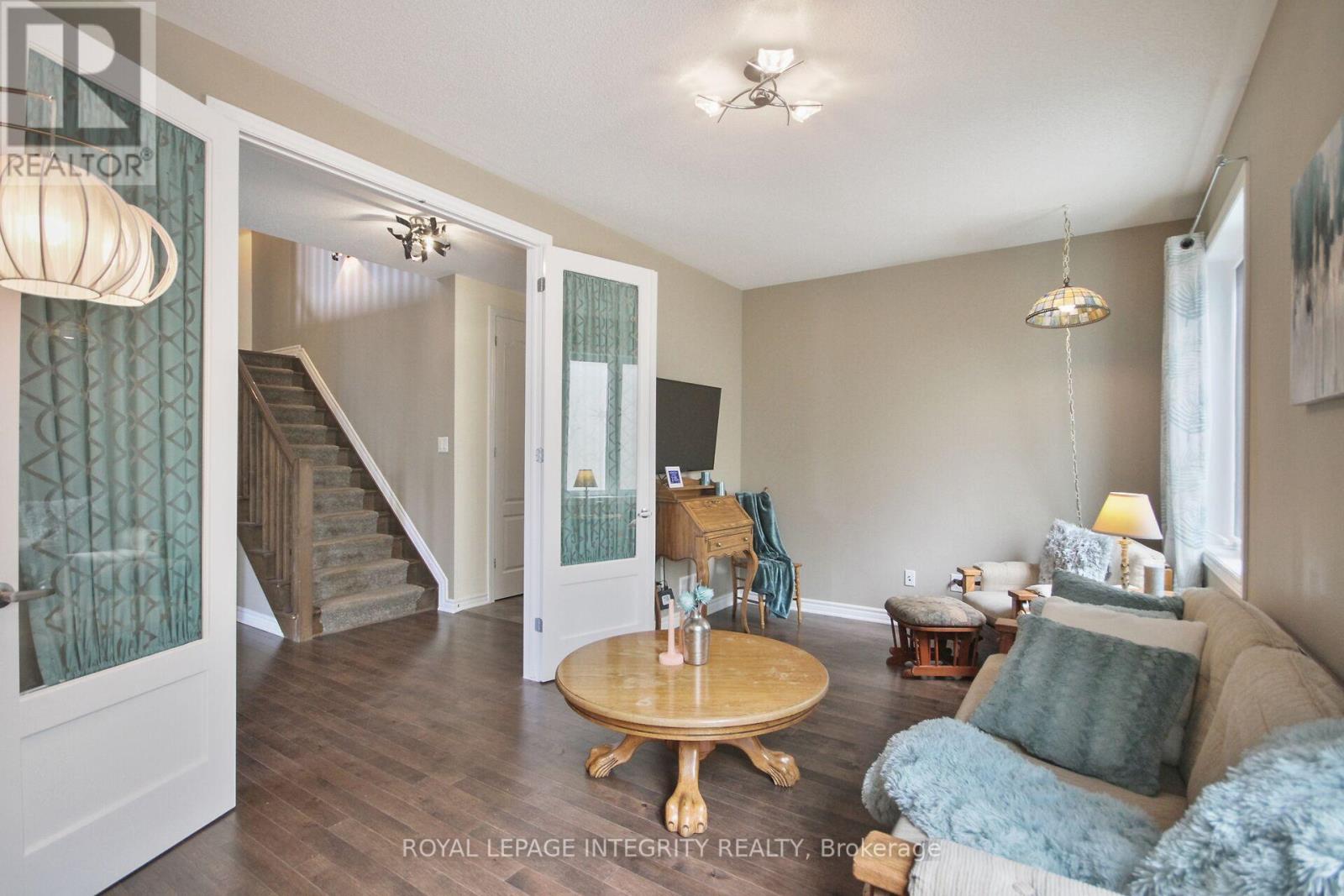 Photo 13 of 318 Everglade Way E, Ottawa ON