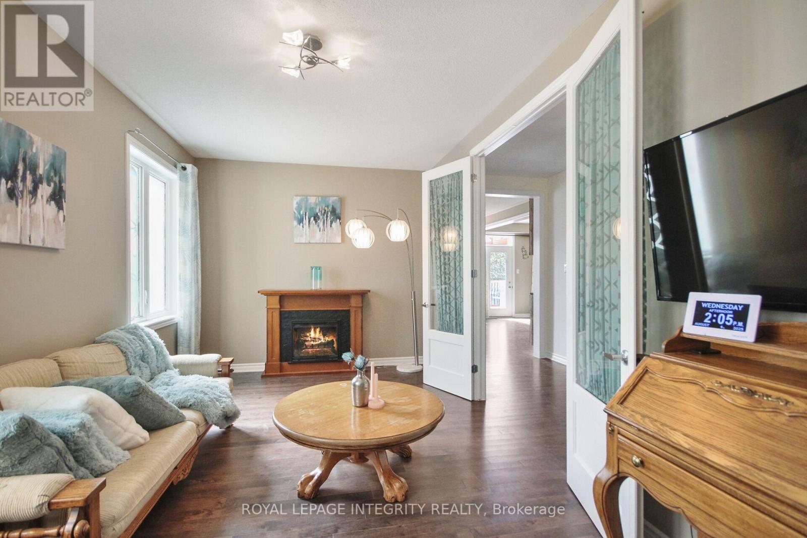 Photo 14 of 318 Everglade Way E, Ottawa ON