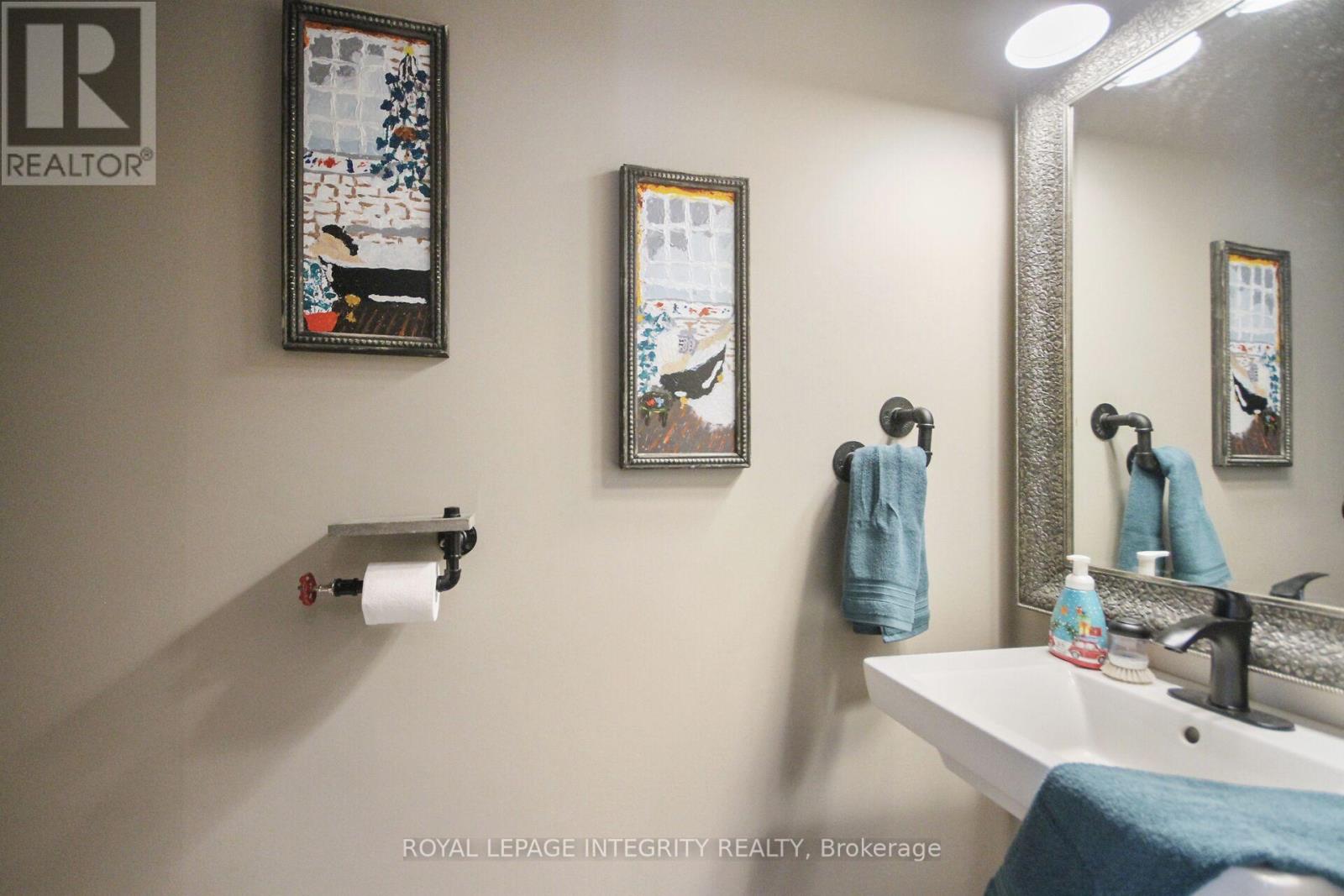 Photo 17 of 318 Everglade Way E, Ottawa ON