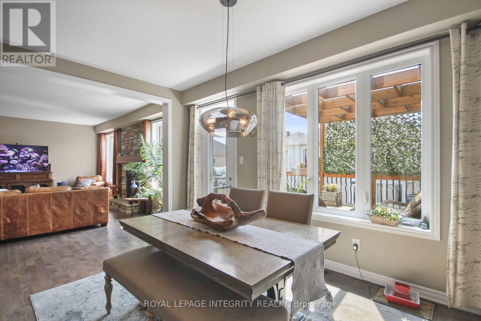Photo 18 of 318 Everglade Way E, Ottawa ON