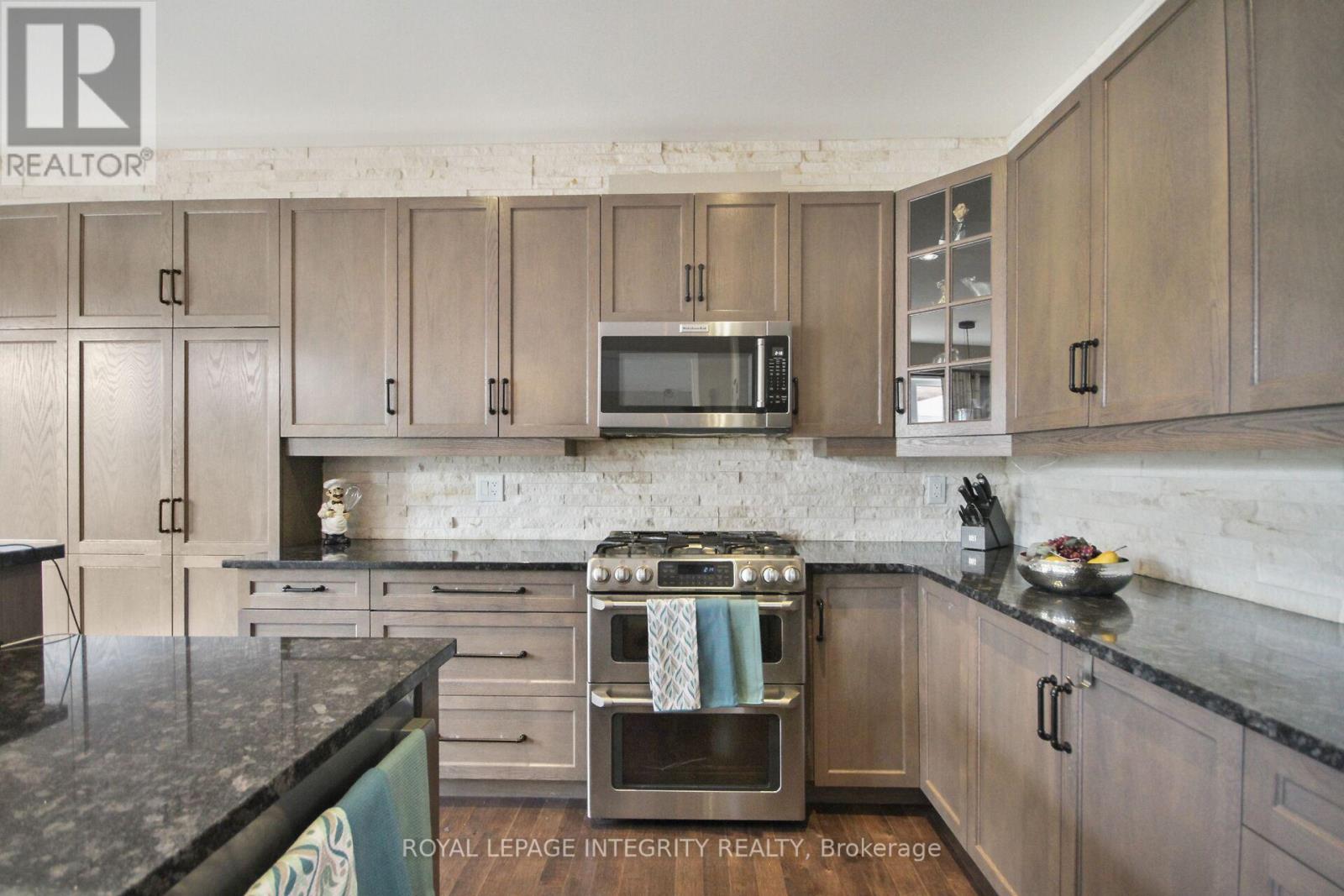 Photo 19 of 318 Everglade Way E, Ottawa ON