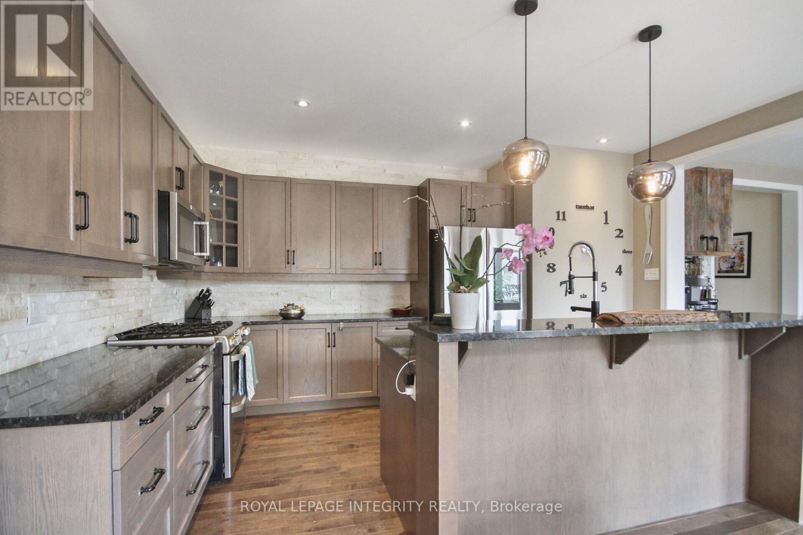 Photo 21 of 318 Everglade Way E, Ottawa ON