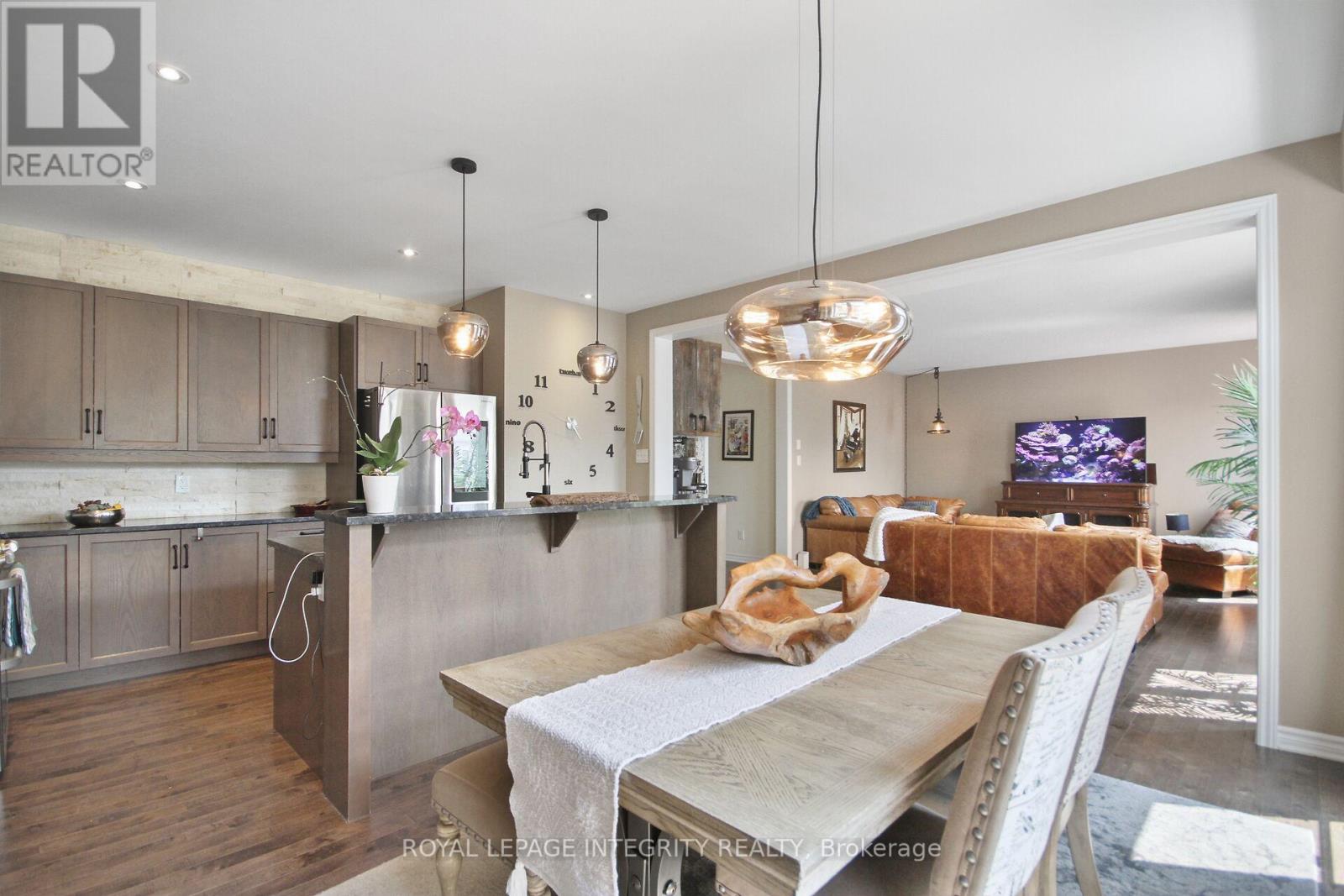 Photo 22 of 318 Everglade Way E, Ottawa ON