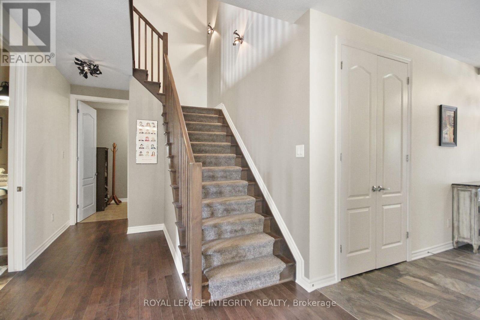Photo 23 of 318 Everglade Way E, Ottawa ON