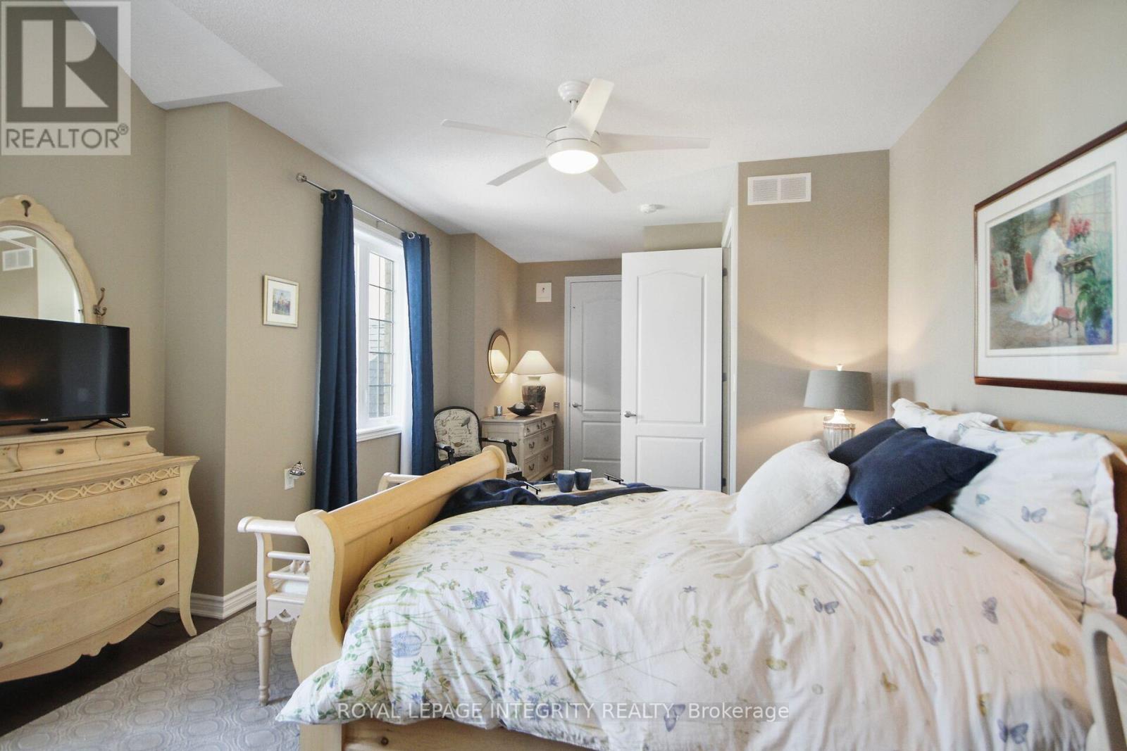 Photo 27 of 318 Everglade Way E, Ottawa ON