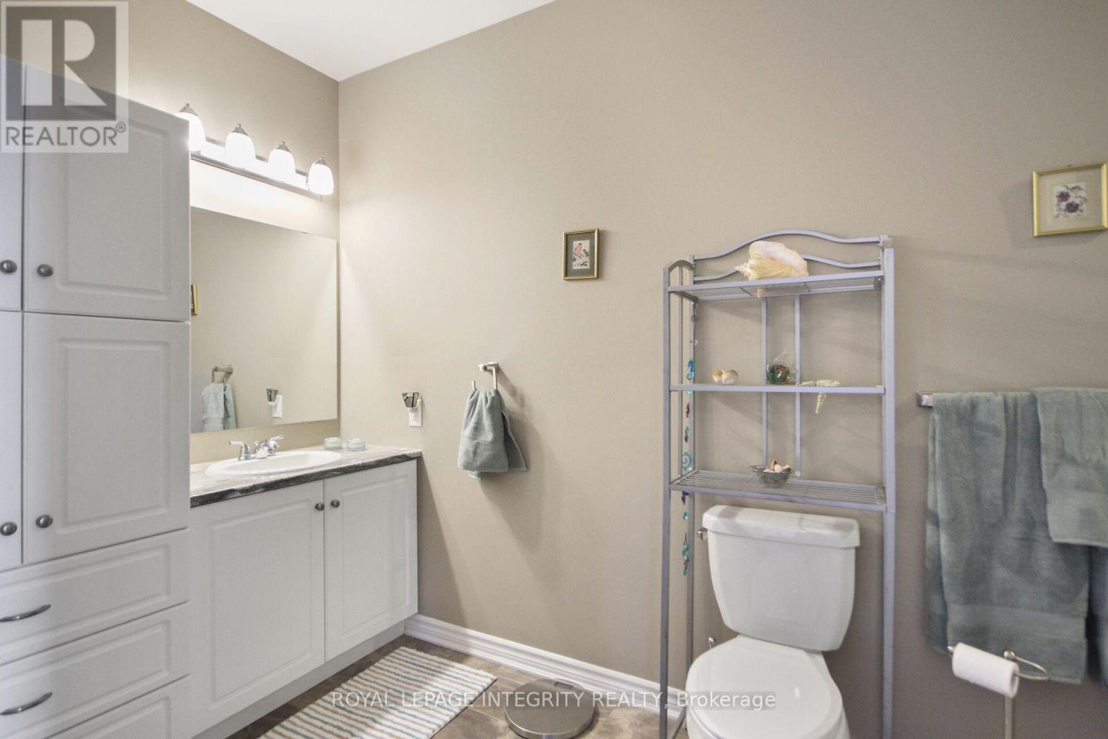 Photo 28 of 318 Everglade Way E, Ottawa ON