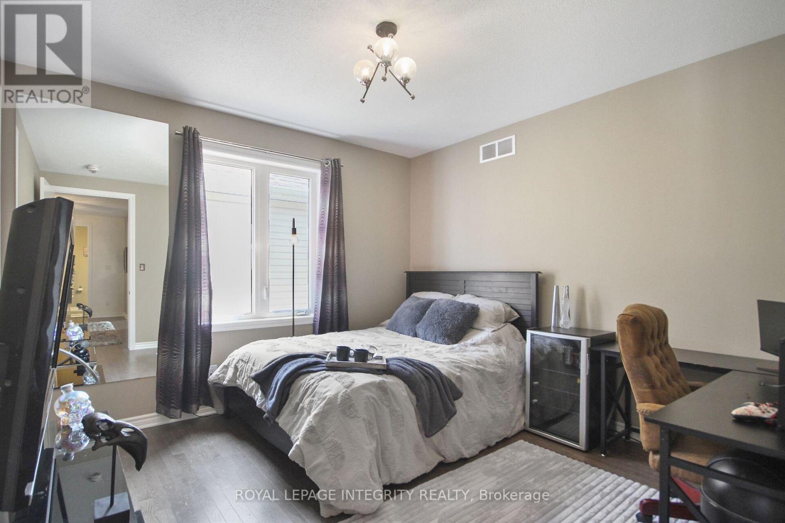 Photo 31 of 318 Everglade Way E, Ottawa ON