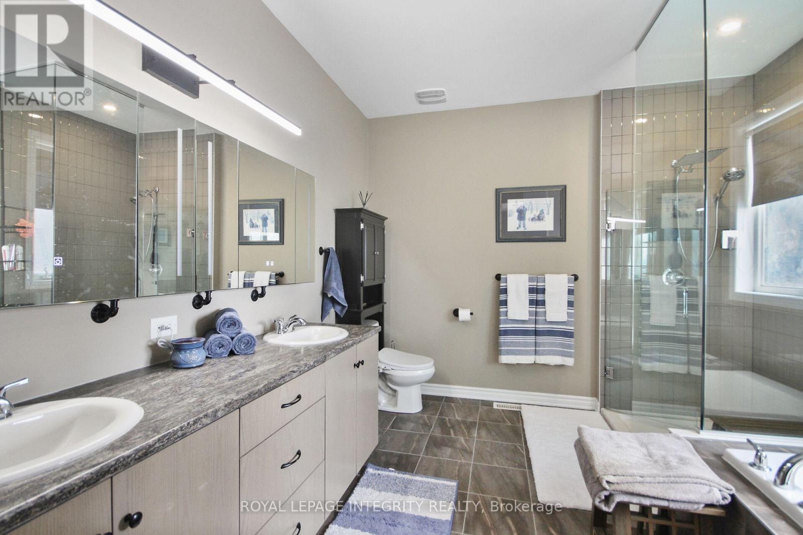 Photo 34 of 318 Everglade Way E, Ottawa ON