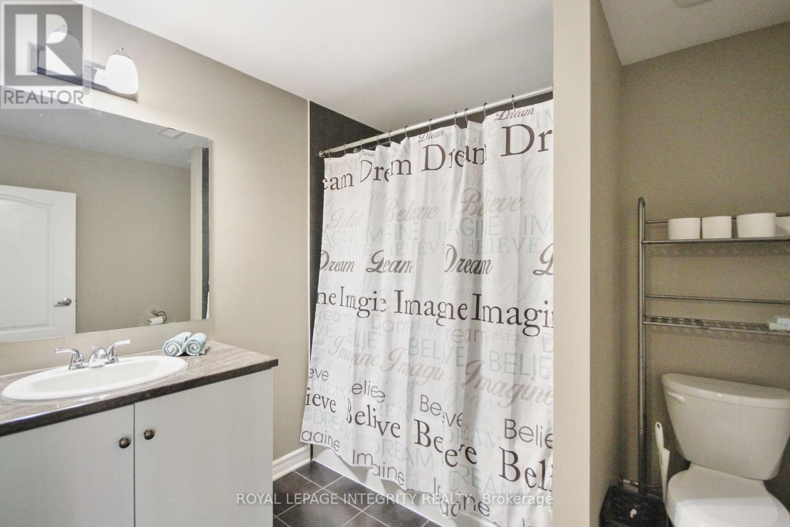 Photo 45 of 318 Everglade Way E, Ottawa ON