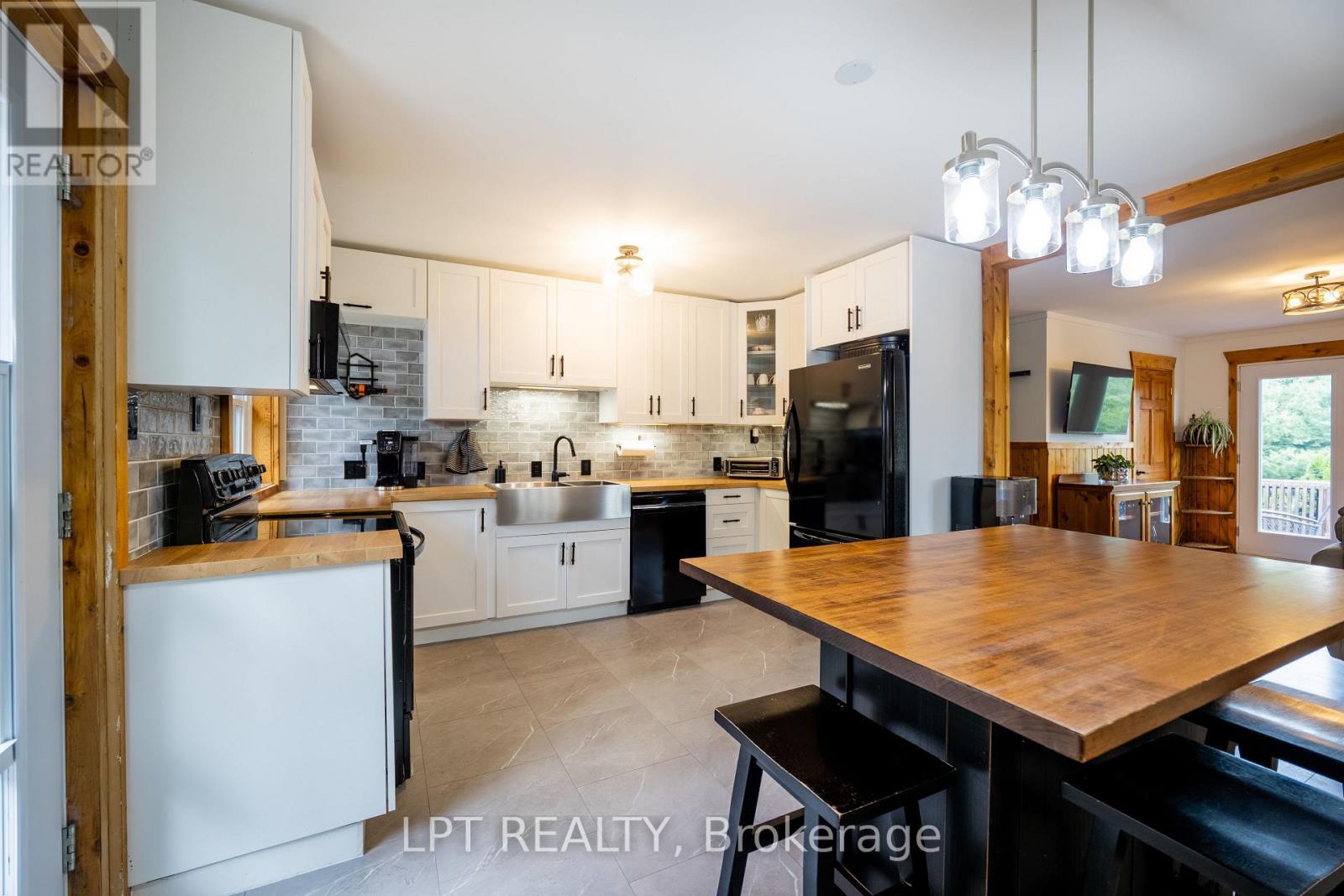 Photo 4 of 2291 Sands Road, Frontenac ON