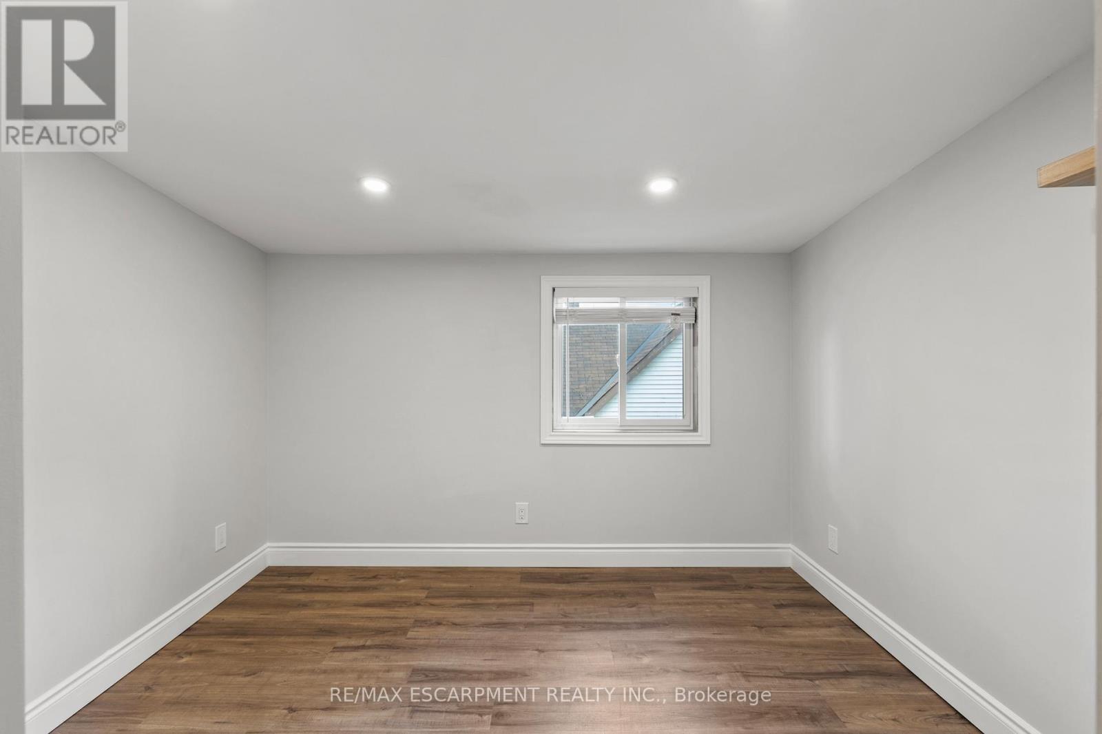 Photo 15 of 206 Niagara Falls Road, Thorold ON