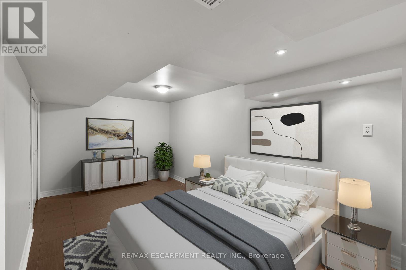 Photo 19 of 206 Niagara Falls Road, Thorold ON