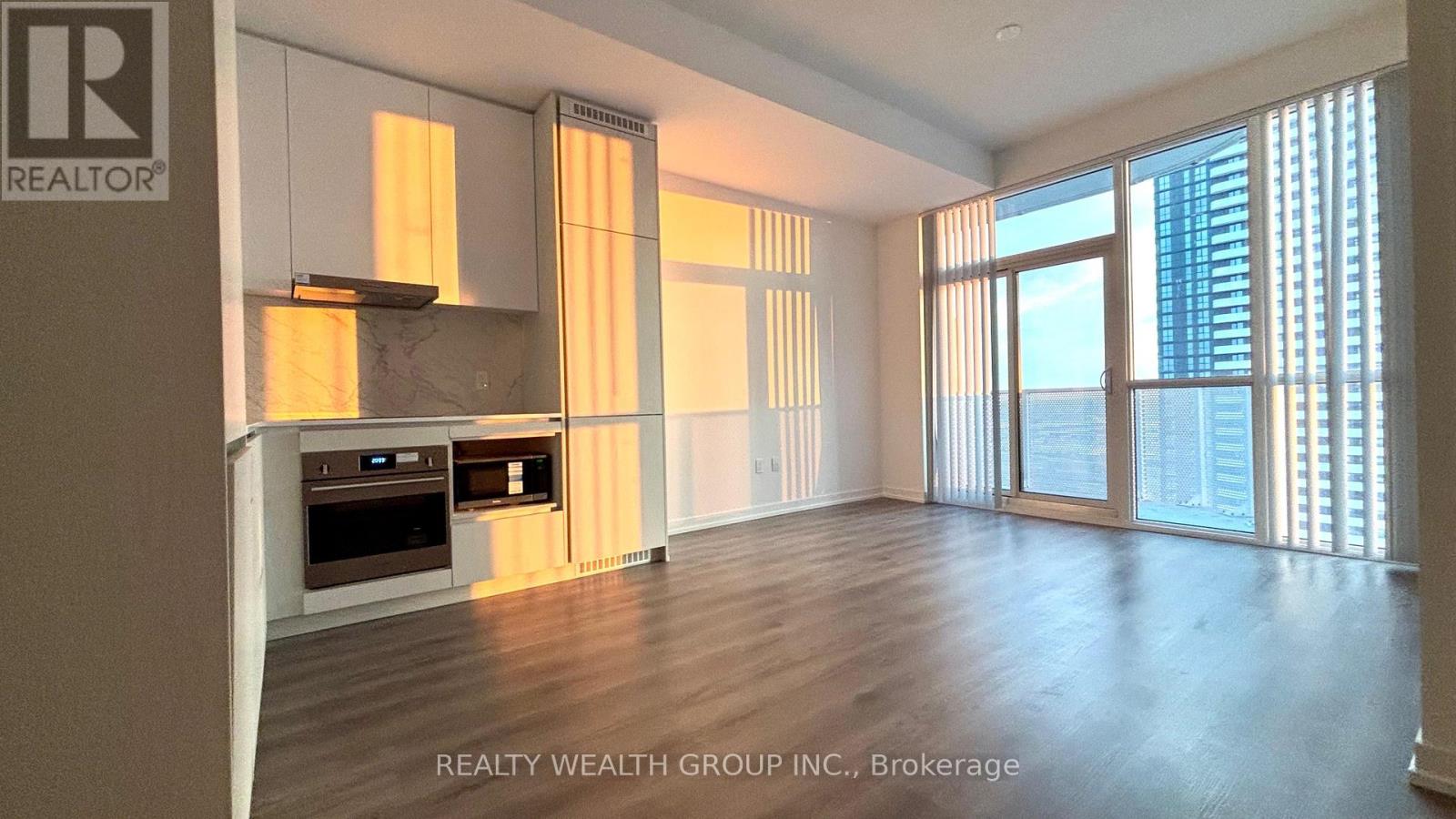 Photo 13 of 3103 28 Interchange Way, Vaughan ON