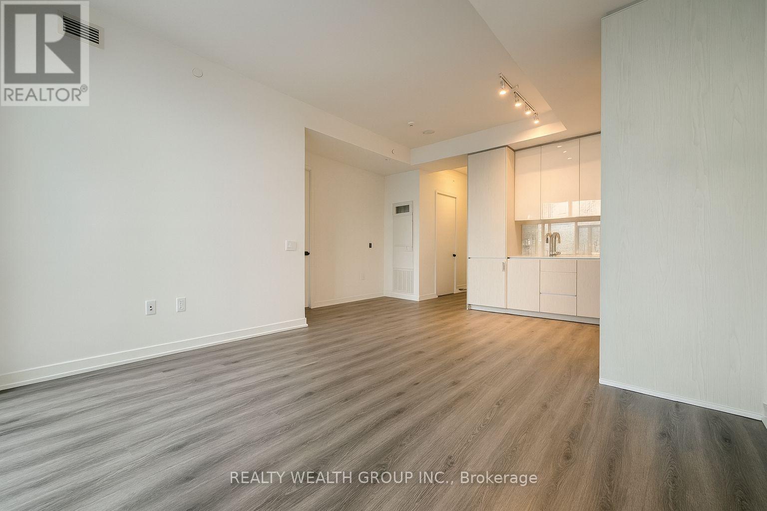 Photo 34 of 3103 28 Interchange Way, Vaughan ON
