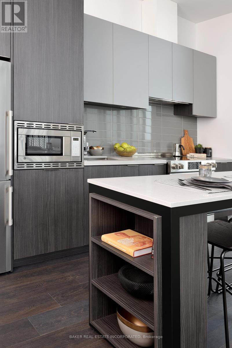 Photo 6 of 705 15 Roehampton Avenue, Toronto ON