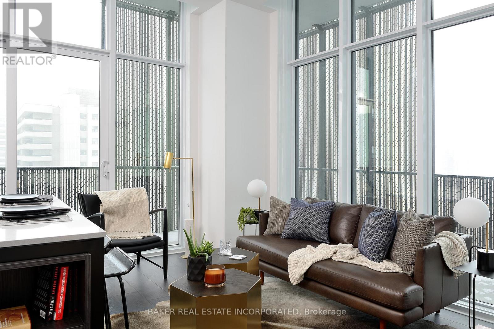 Photo 5 of 705 15 Roehampton Avenue, Toronto ON