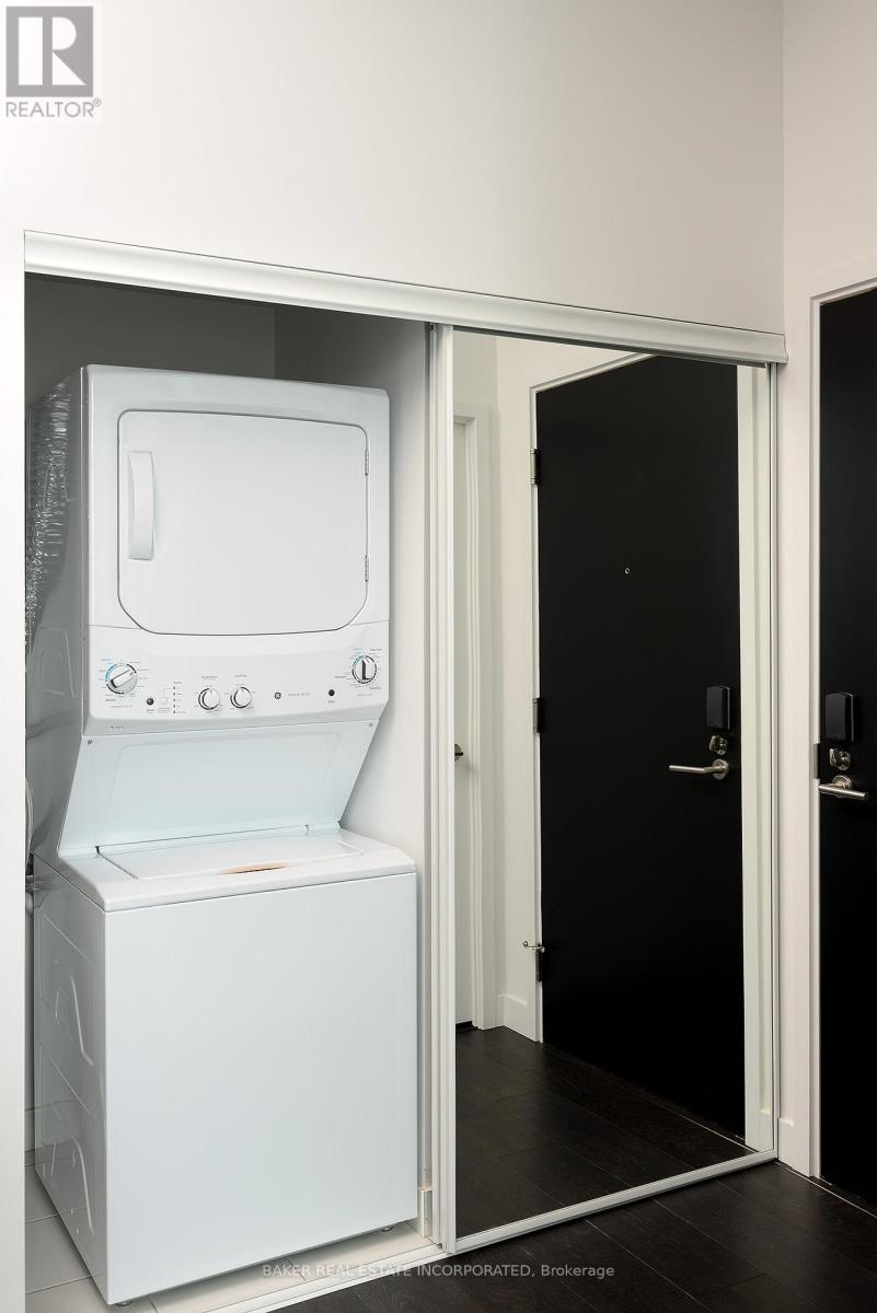 Photo 3 of 601 15 Roehampton Avenue, Toronto ON