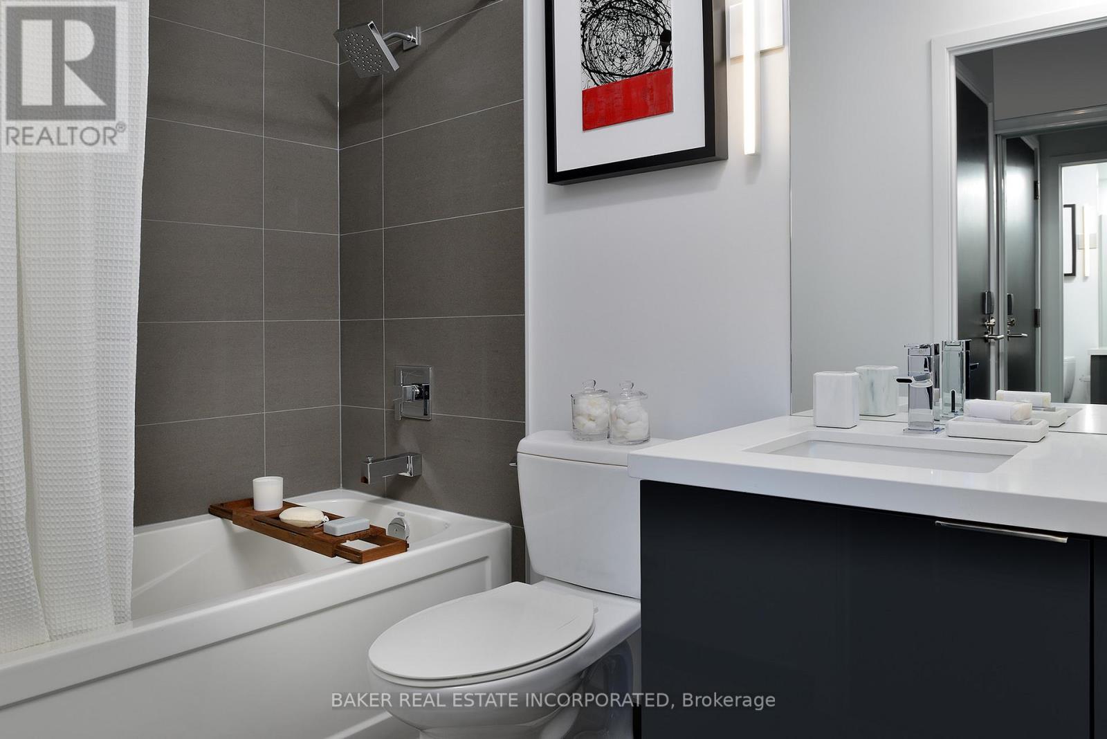 Photo 5 of 601 15 Roehampton Avenue, Toronto ON