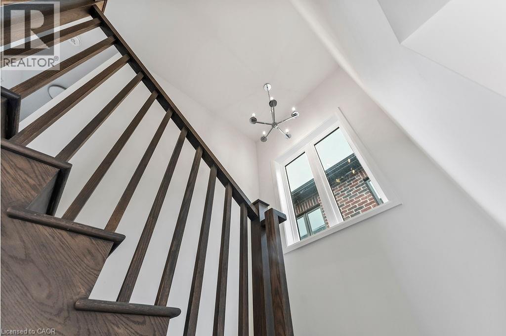 Photo 36 of 207 Alessio Drive, Hamilton ON
