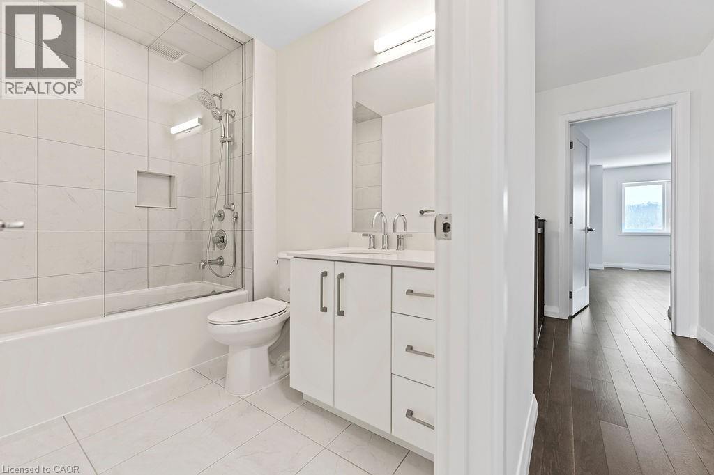 Photo 3 of 207 Alessio Drive, Hamilton ON