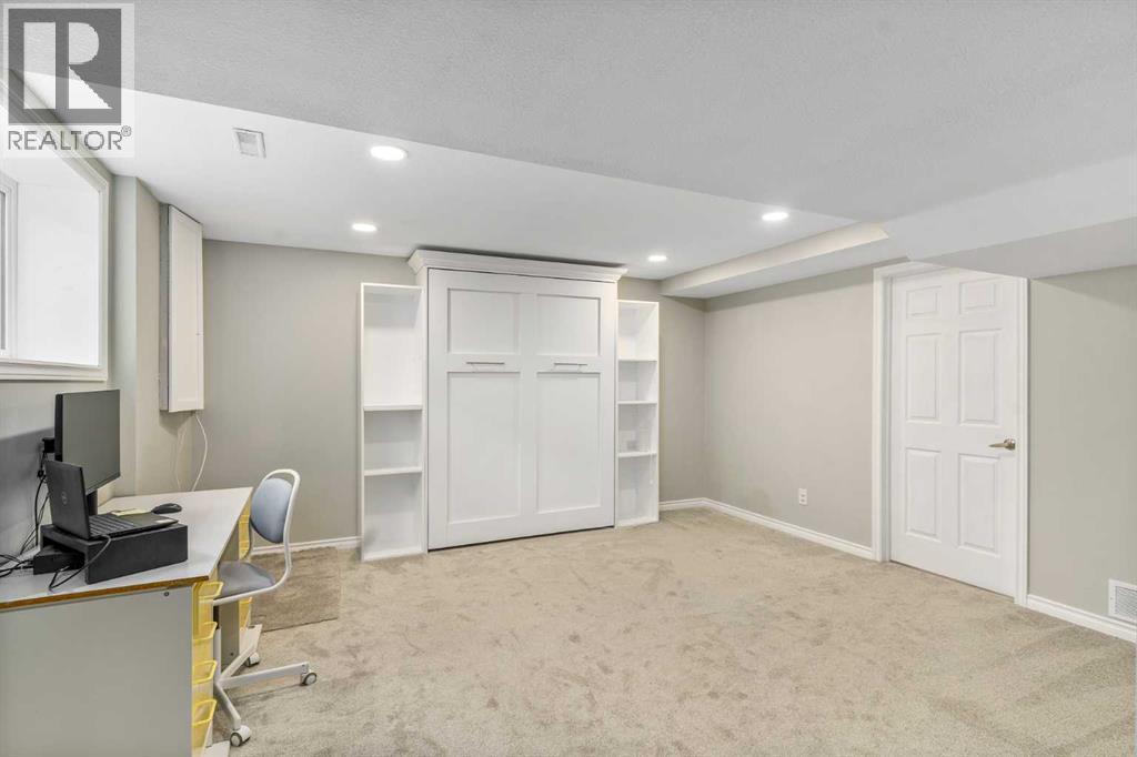 Photo 1 of 271 Millrise Drive Sw, Calgary AB
