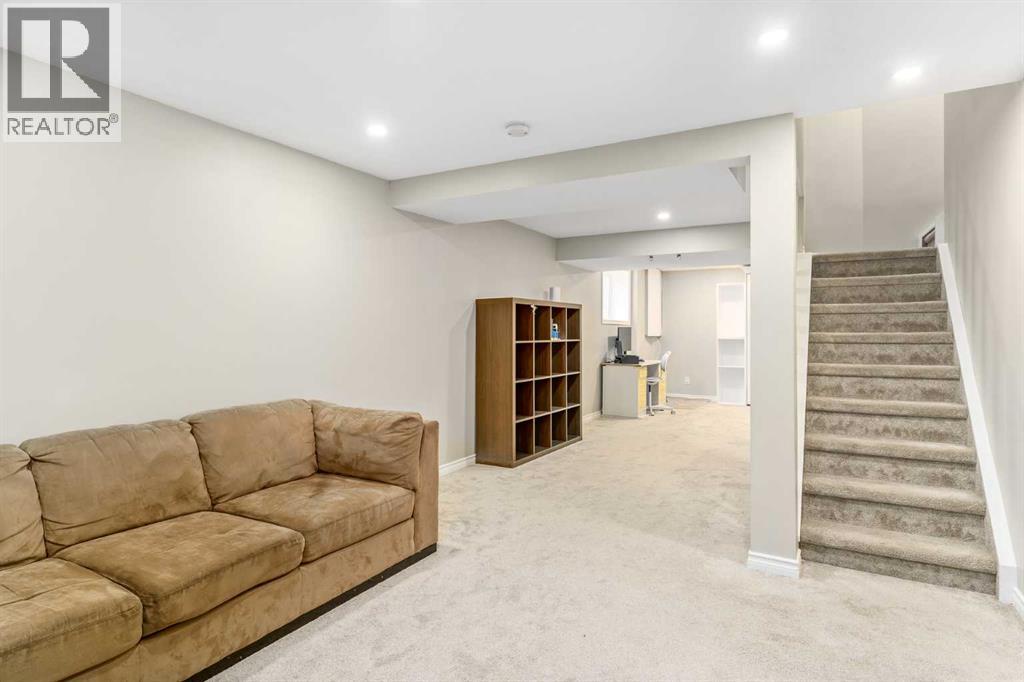 Photo 3 of 271 Millrise Drive Sw, Calgary AB