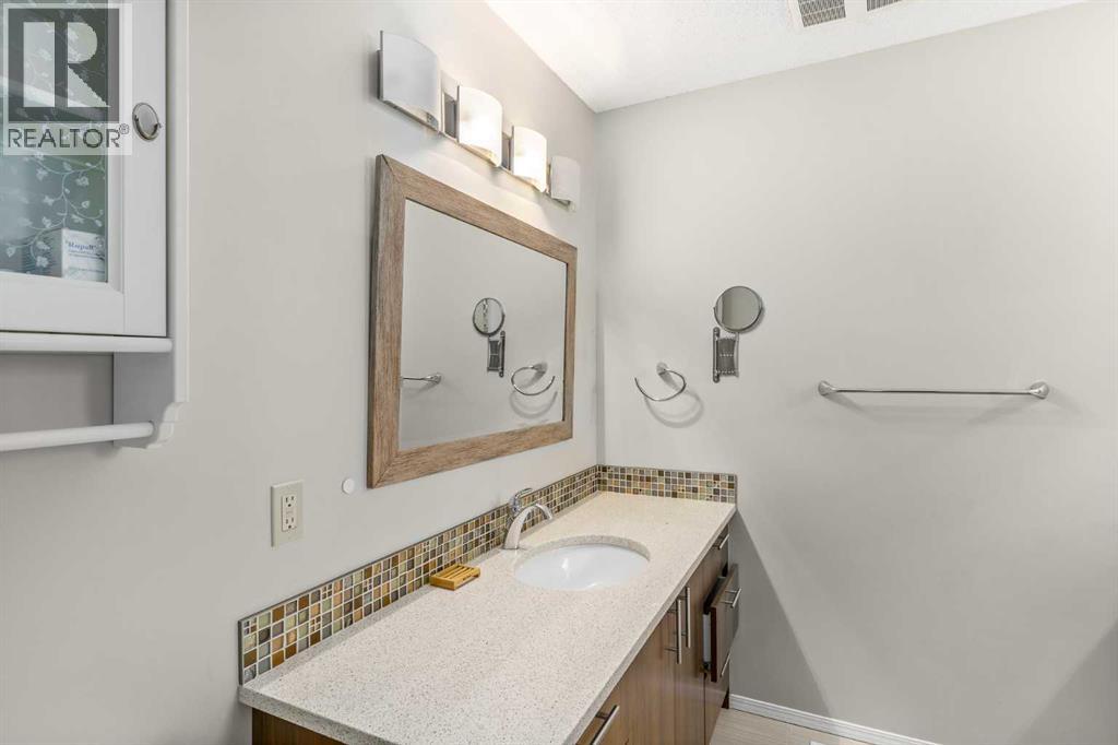 Photo 8 of 271 Millrise Drive Sw, Calgary AB