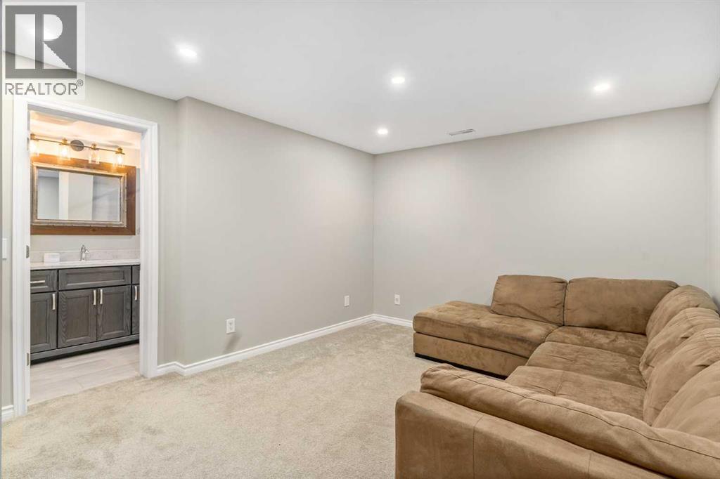 Photo 24 of 271 Millrise Drive Sw, Calgary AB