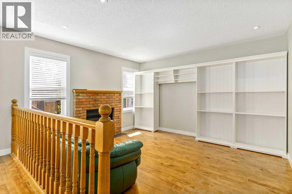 Photo 40 of 271 Millrise Drive Sw, Calgary AB