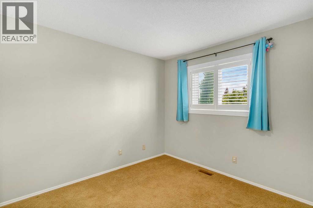 Photo 20 of 271 Millrise Drive Sw, Calgary AB