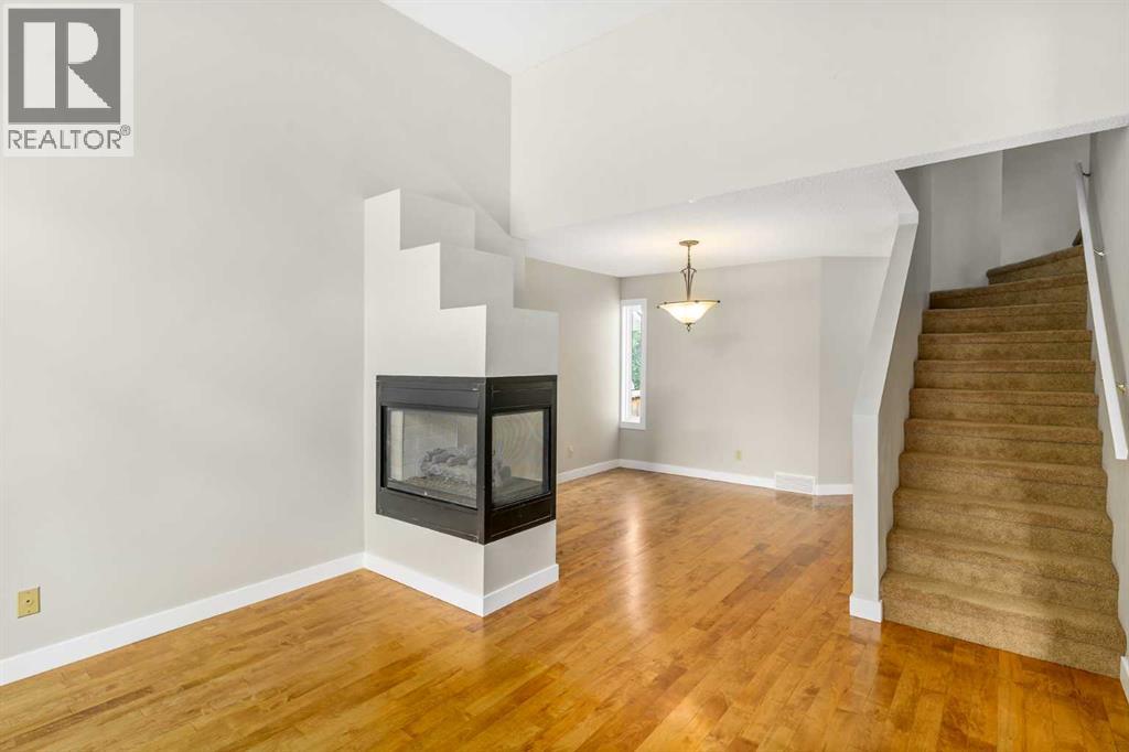 Photo 4 of 271 Millrise Drive Sw, Calgary AB