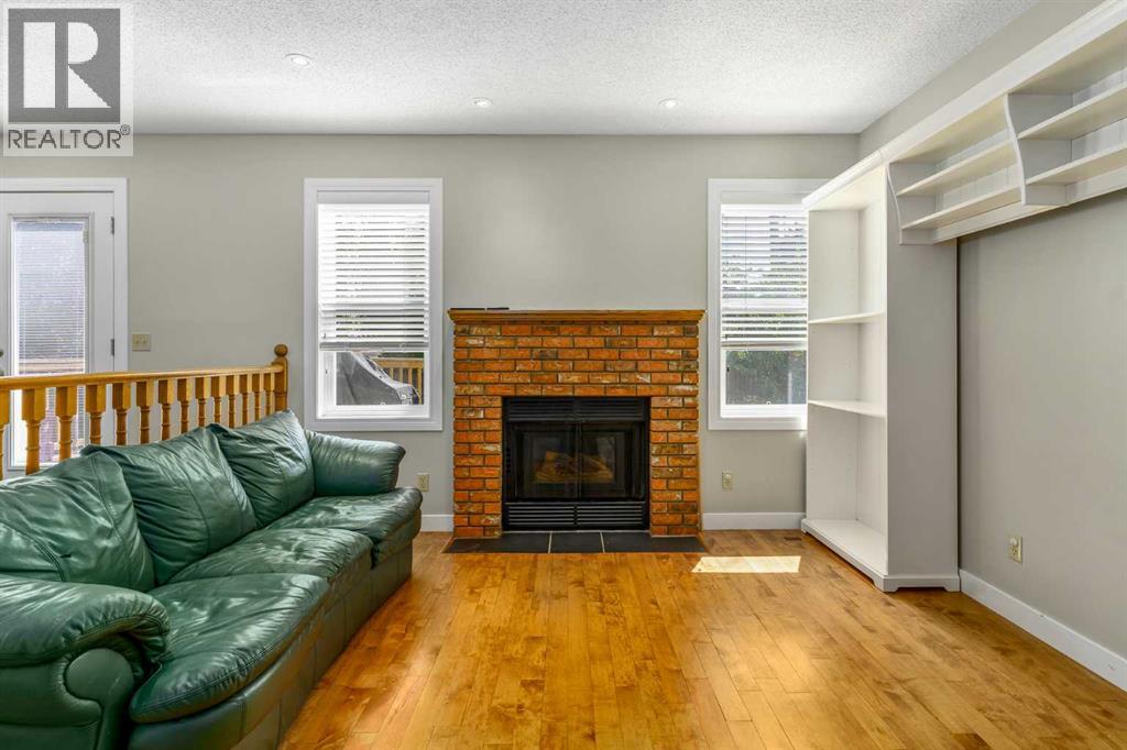 Photo 22 of 271 Millrise Drive Sw, Calgary AB