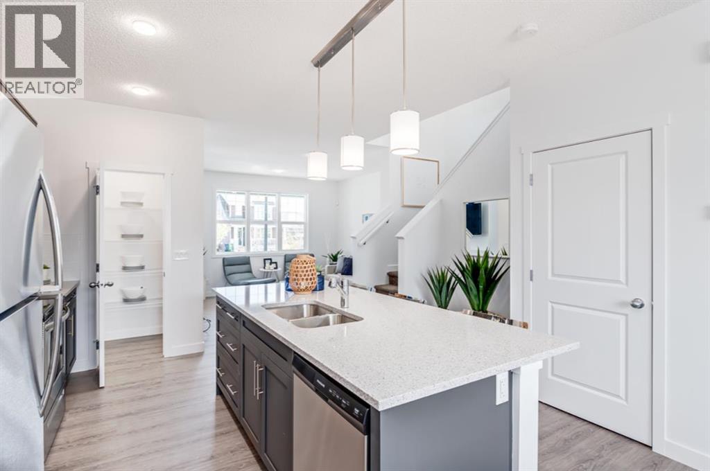 Photo 5 of 72 Creekside Rise Sw, Calgary AB