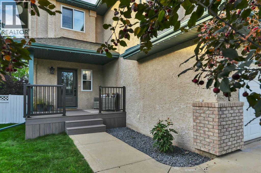 Photo 2 of 166 Asmundsen Avenue, Red Deer AB