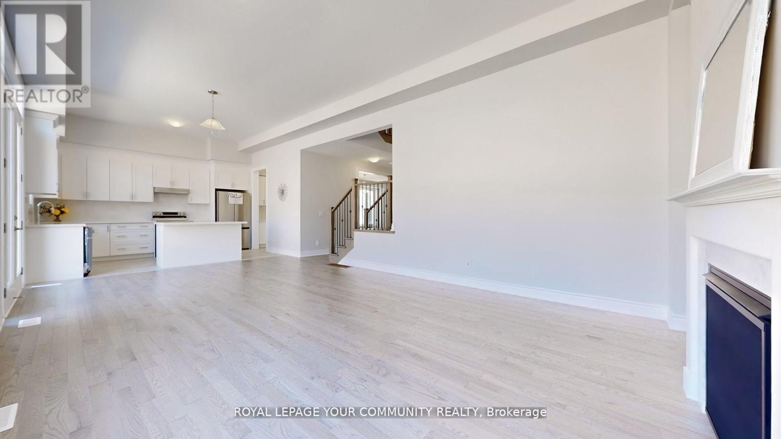 Photo 14 of 158 Harvey Bunker Crescent, Markham ON