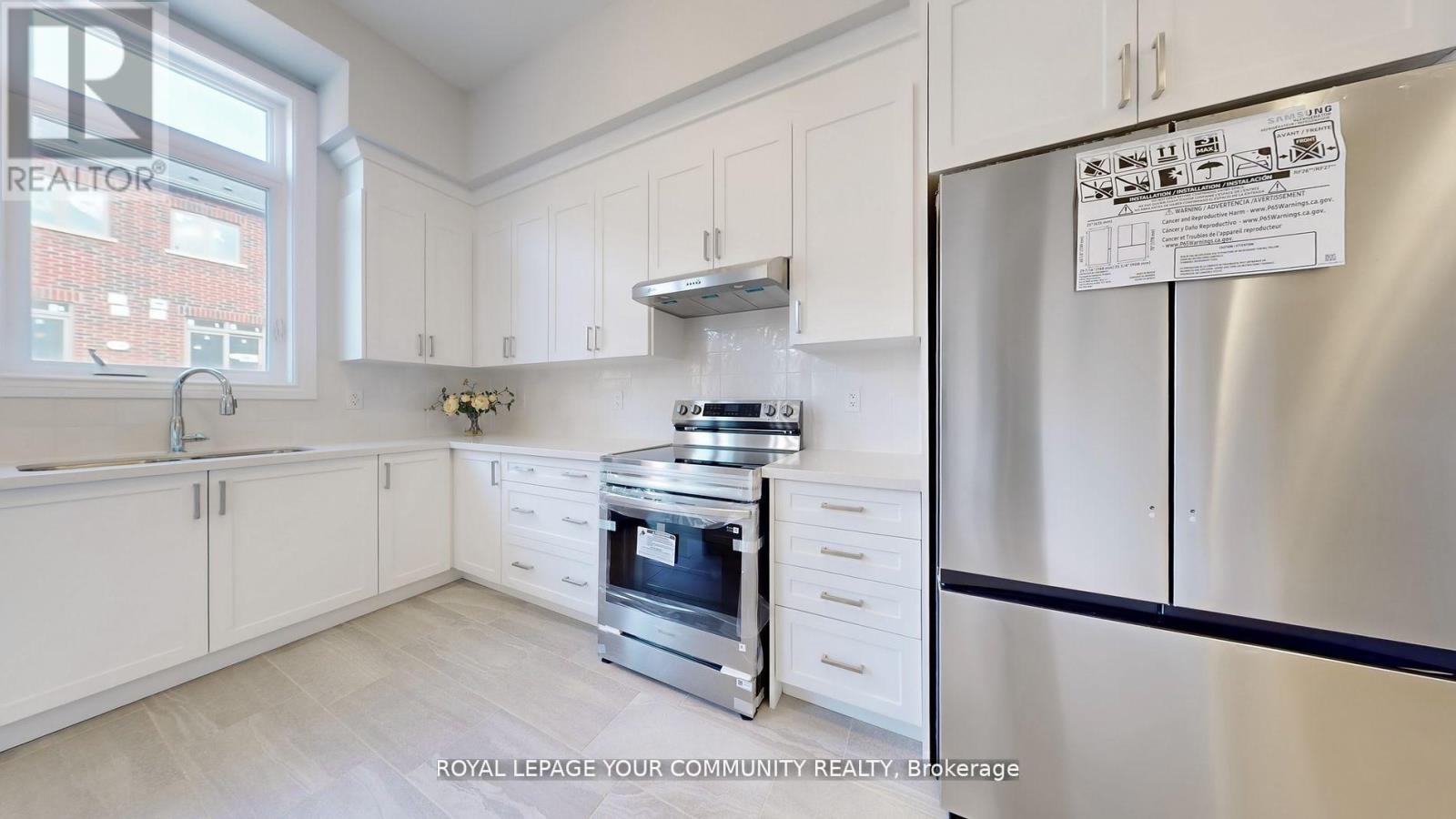 Photo 40 of 158 Harvey Bunker Crescent, Markham ON