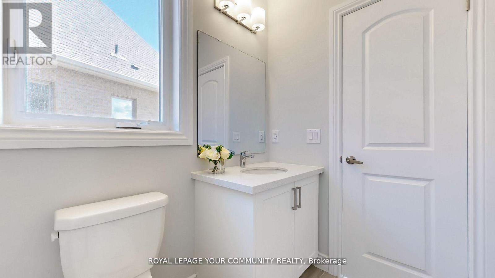 Photo 4 of 158 Harvey Bunker Crescent, Markham ON
