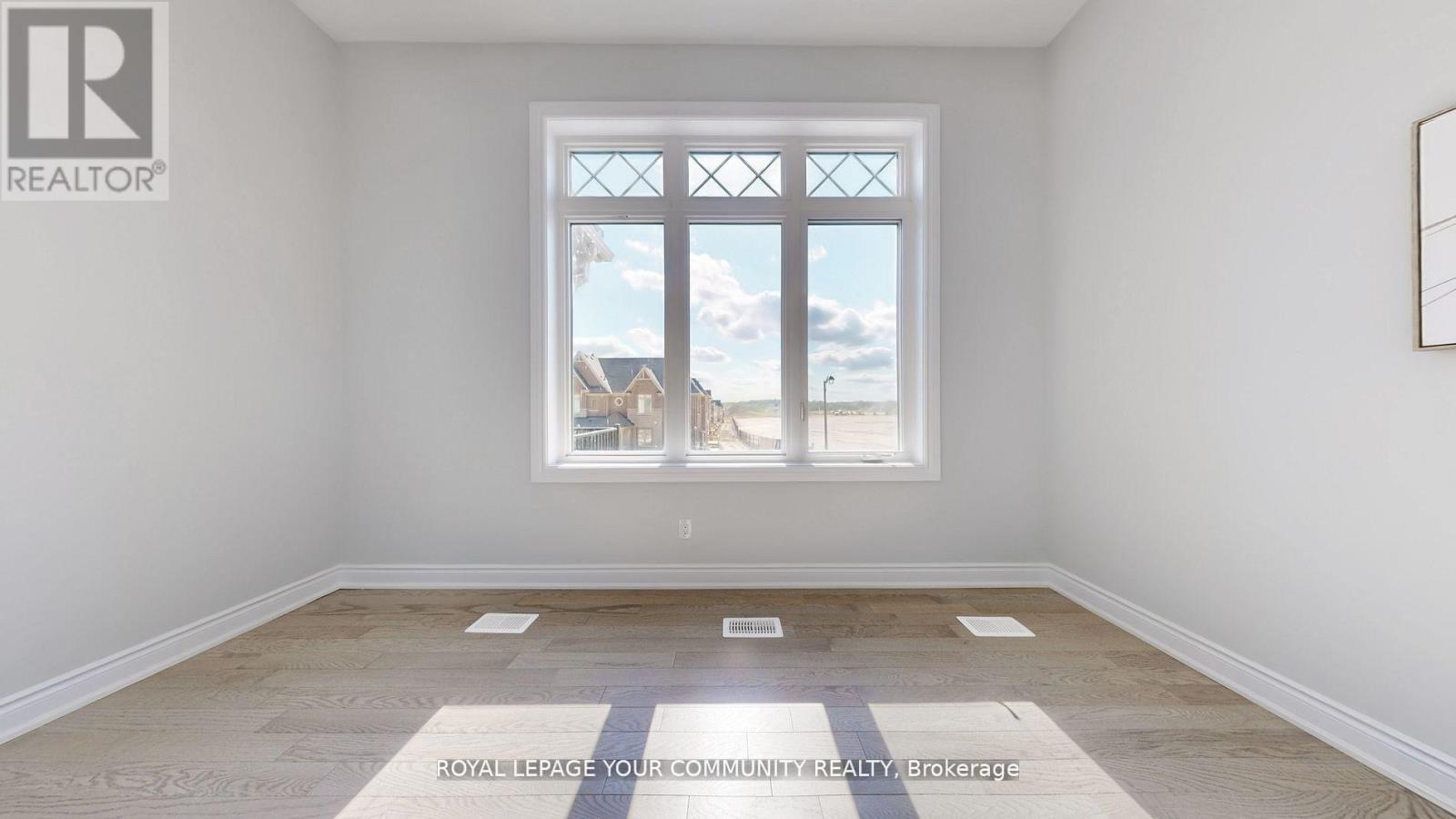 Photo 32 of 158 Harvey Bunker Crescent, Markham ON