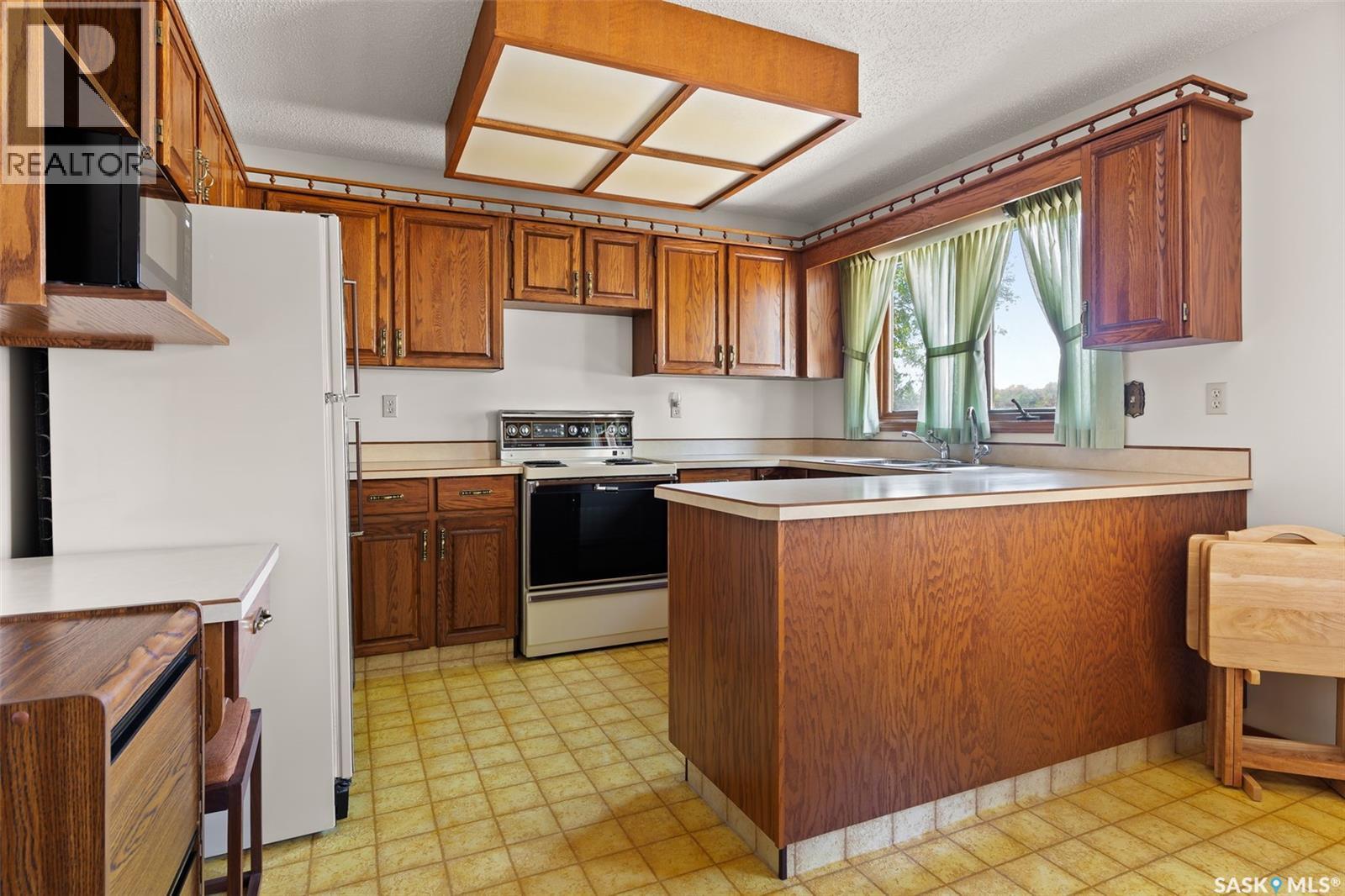 Photo 20 of 341 Avon Drive, Regina SK