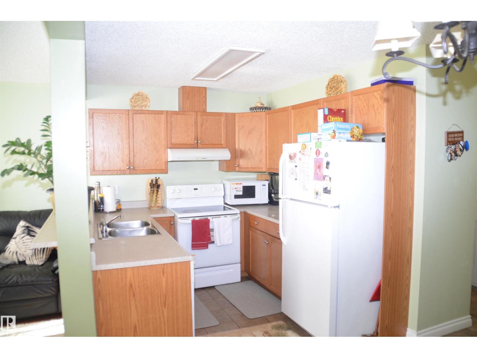 Photo 2 of 25 14603 Miller Bv Nw, Edmonton AB