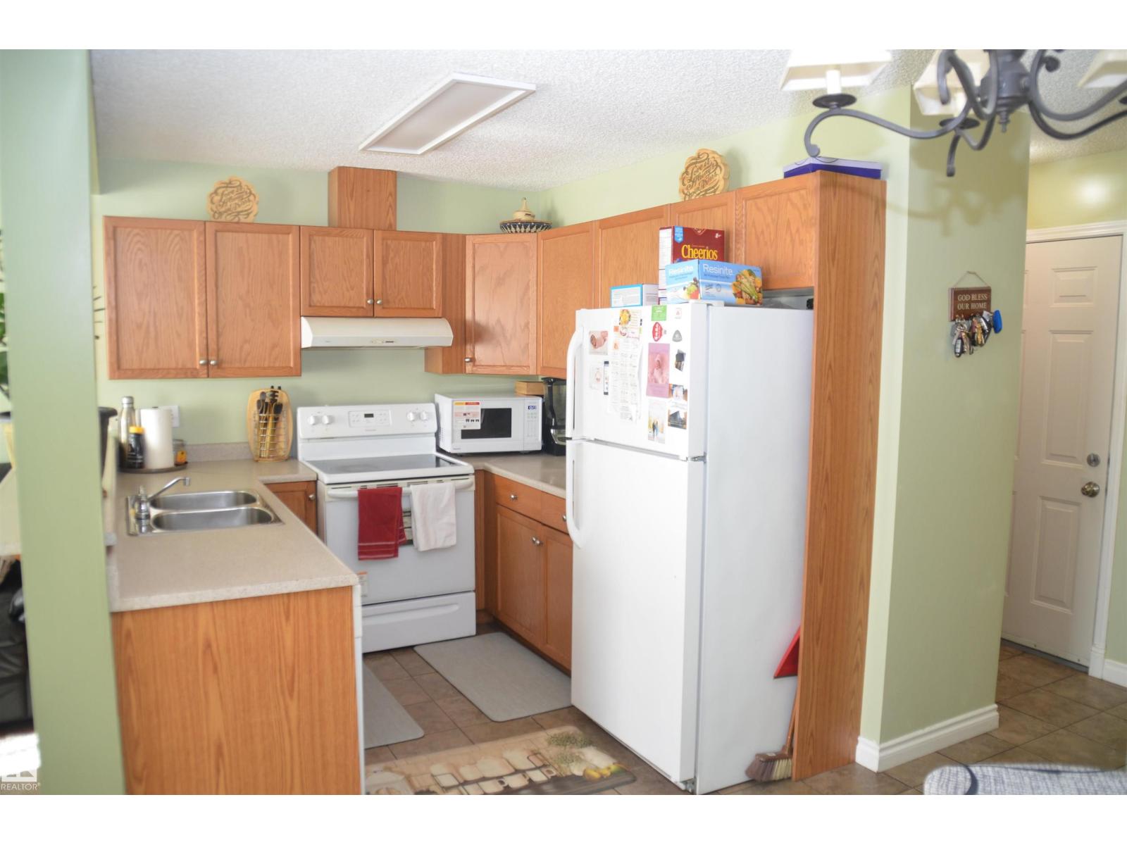 Photo 11 of 25 14603 Miller Bv Nw, Edmonton AB