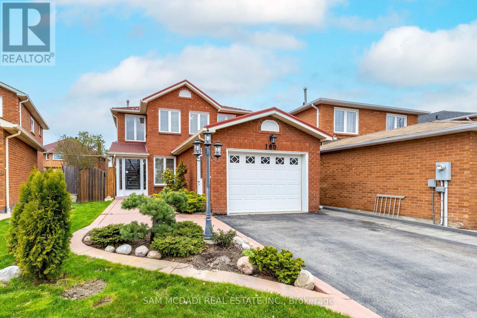 Photo 5 of 160 Tuscadero Crescent, Mississauga ON