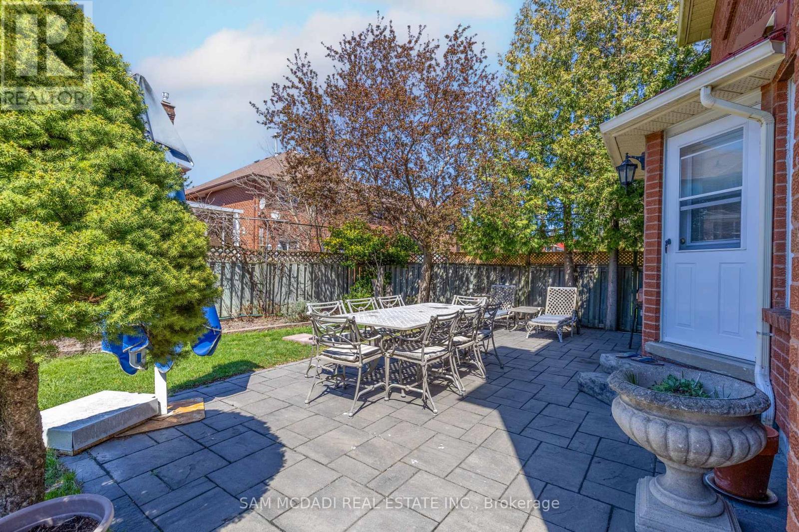 Photo 3 of 160 Tuscadero Crescent, Mississauga ON