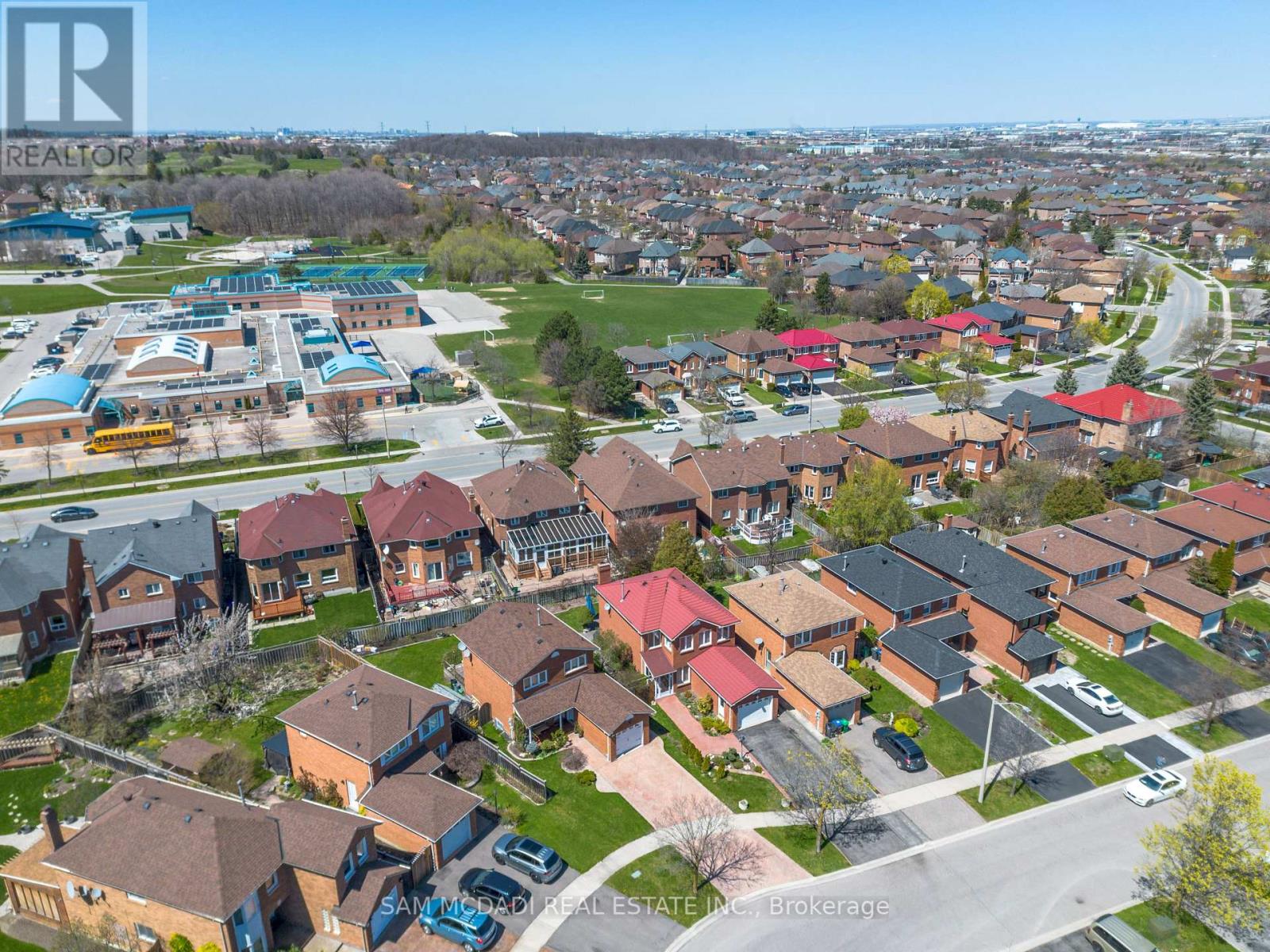 Photo 8 of 160 Tuscadero Crescent, Mississauga ON