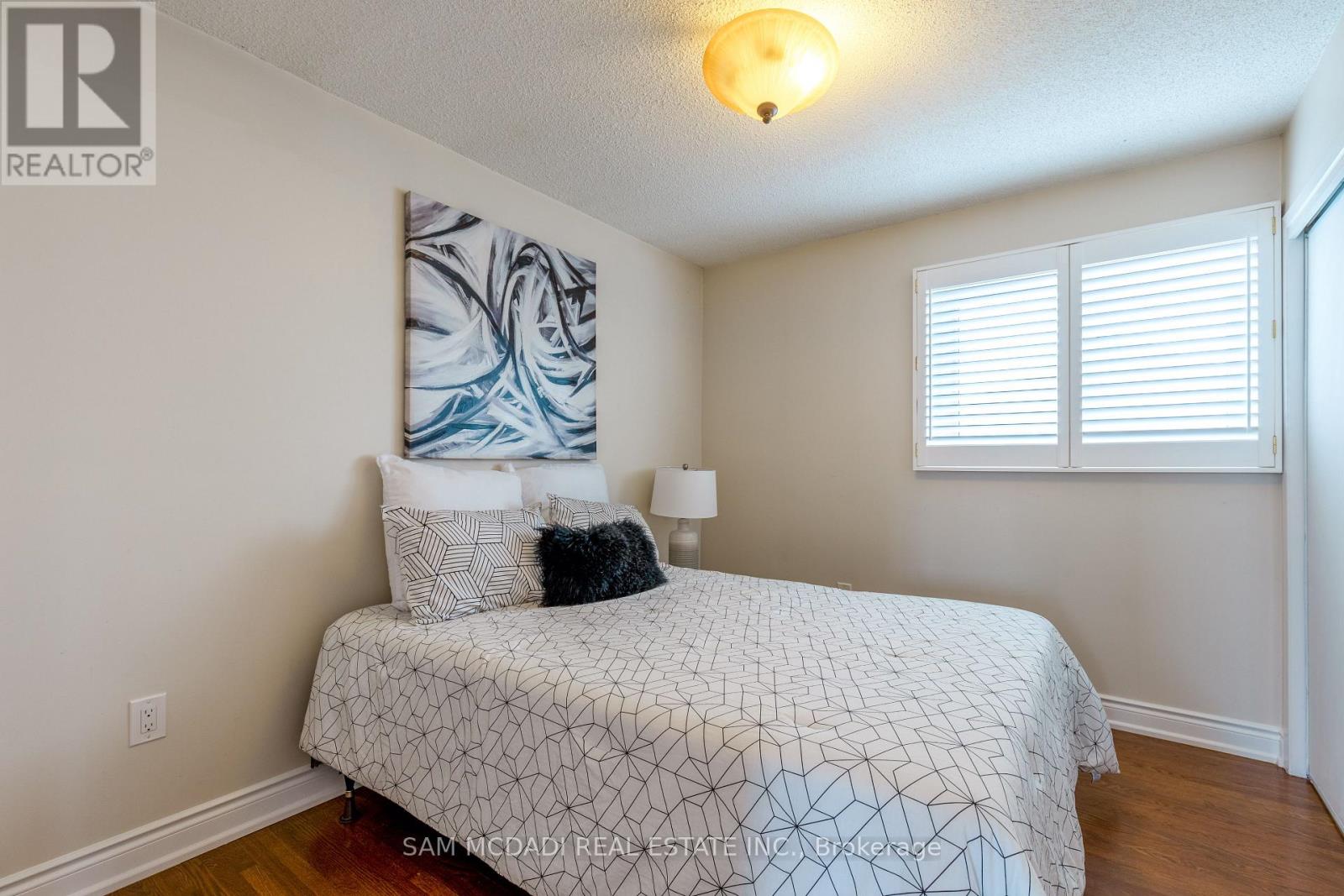 Photo 7 of 160 Tuscadero Crescent, Mississauga ON