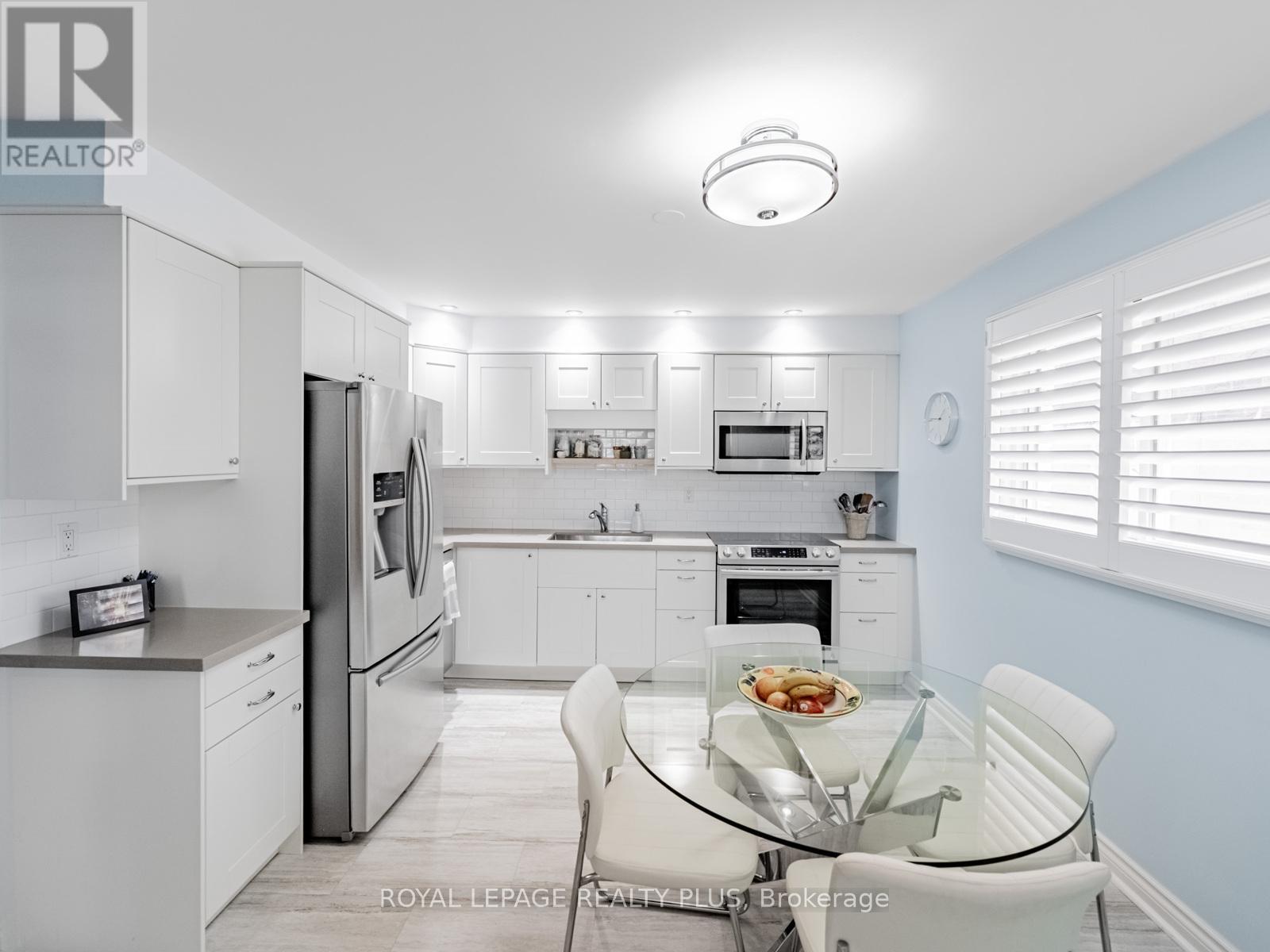 Photo 11 of 4097 Trapper Crescent, Mississauga ON
