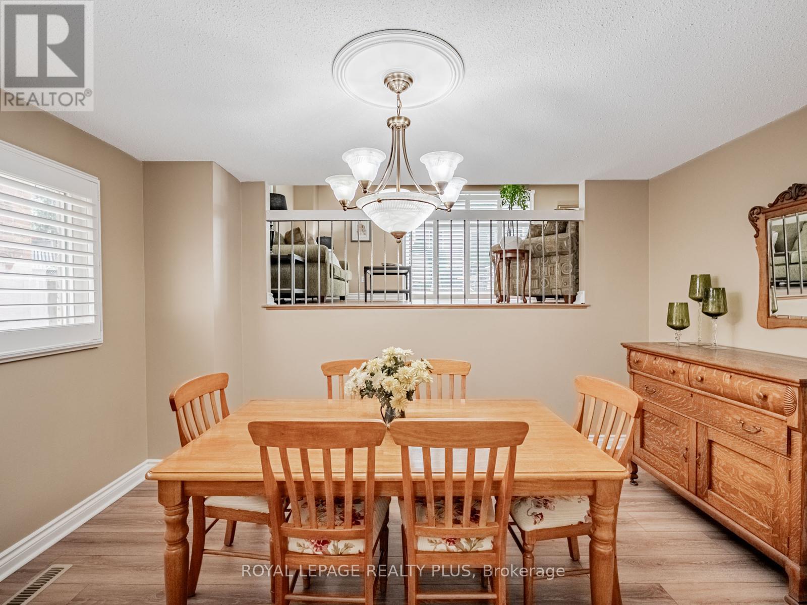 Photo 12 of 4097 Trapper Crescent, Mississauga ON